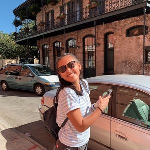 Meet your Posher, Chloe